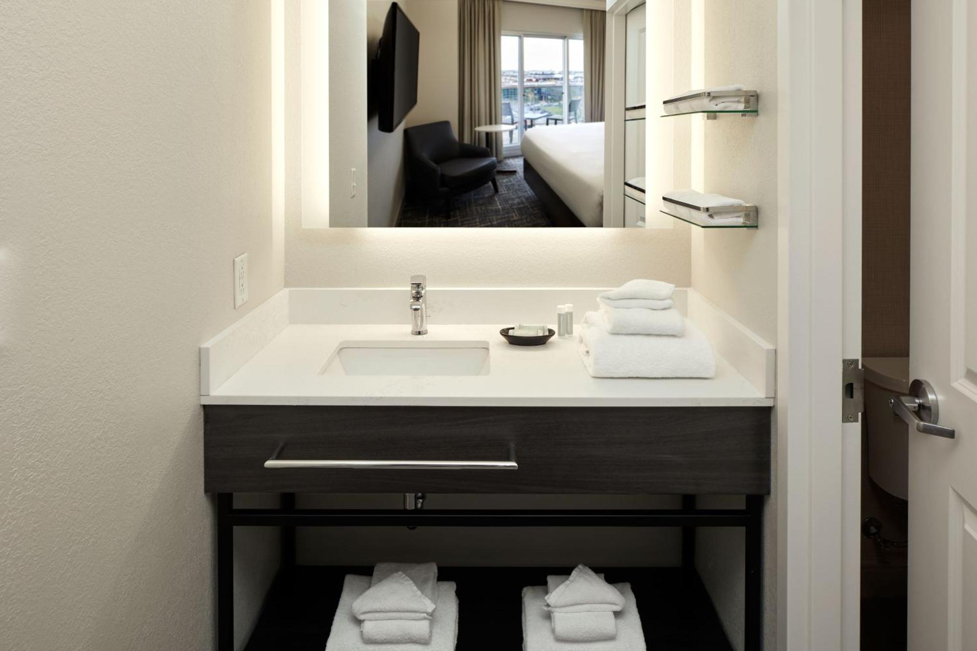 דורבאל Residence Inn By Marriott Montreal Airport מראה חיצוני תמונה