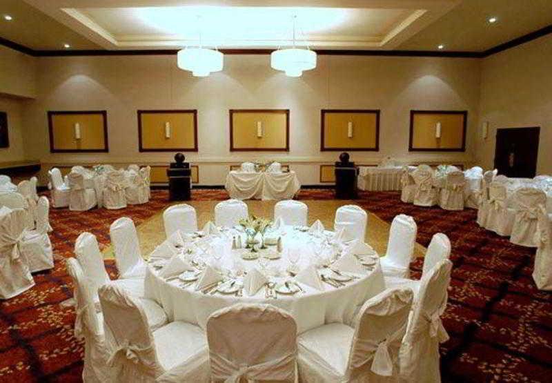 דורבאל Residence Inn By Marriott Montreal Airport מסעדה תמונה
